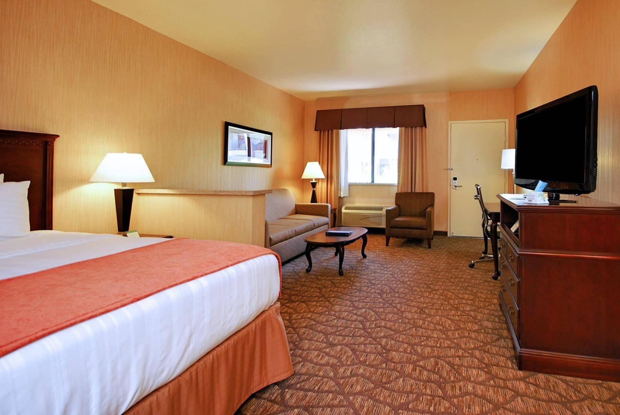 Best Western San Dimas Hotel & Suites Exterior photo