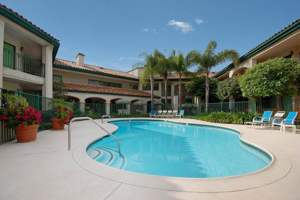 Best Western San Dimas Hotel & Suites Exterior photo