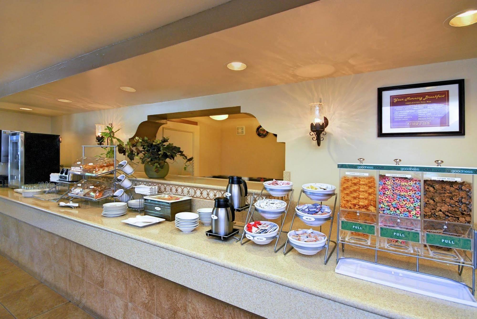 Best Western San Dimas Hotel & Suites Exterior photo