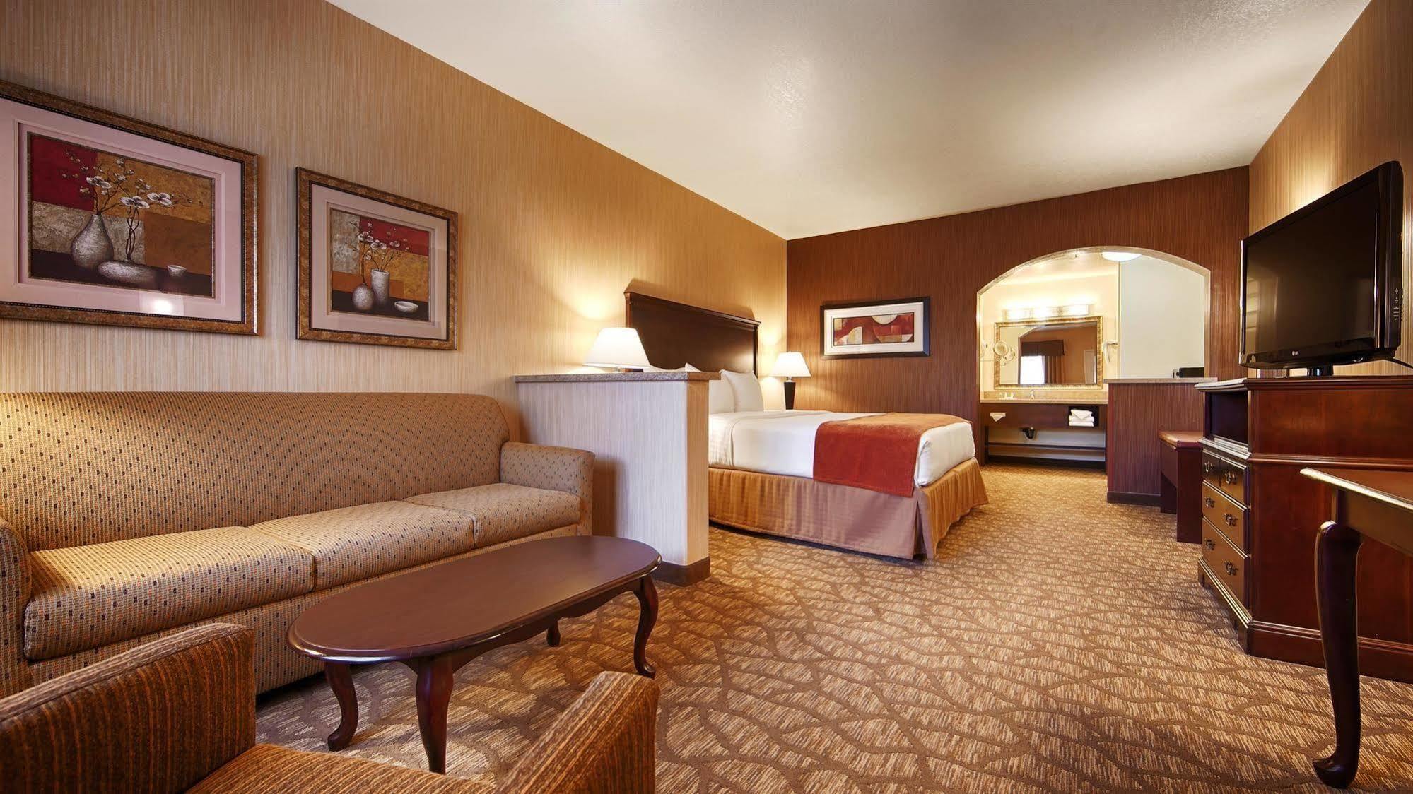 Best Western San Dimas Hotel & Suites Exterior photo