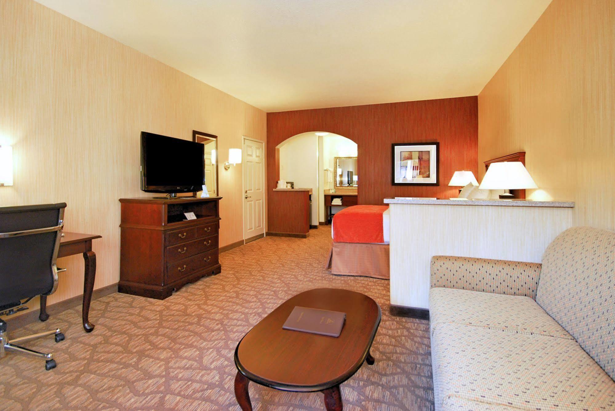 Best Western San Dimas Hotel & Suites Exterior photo