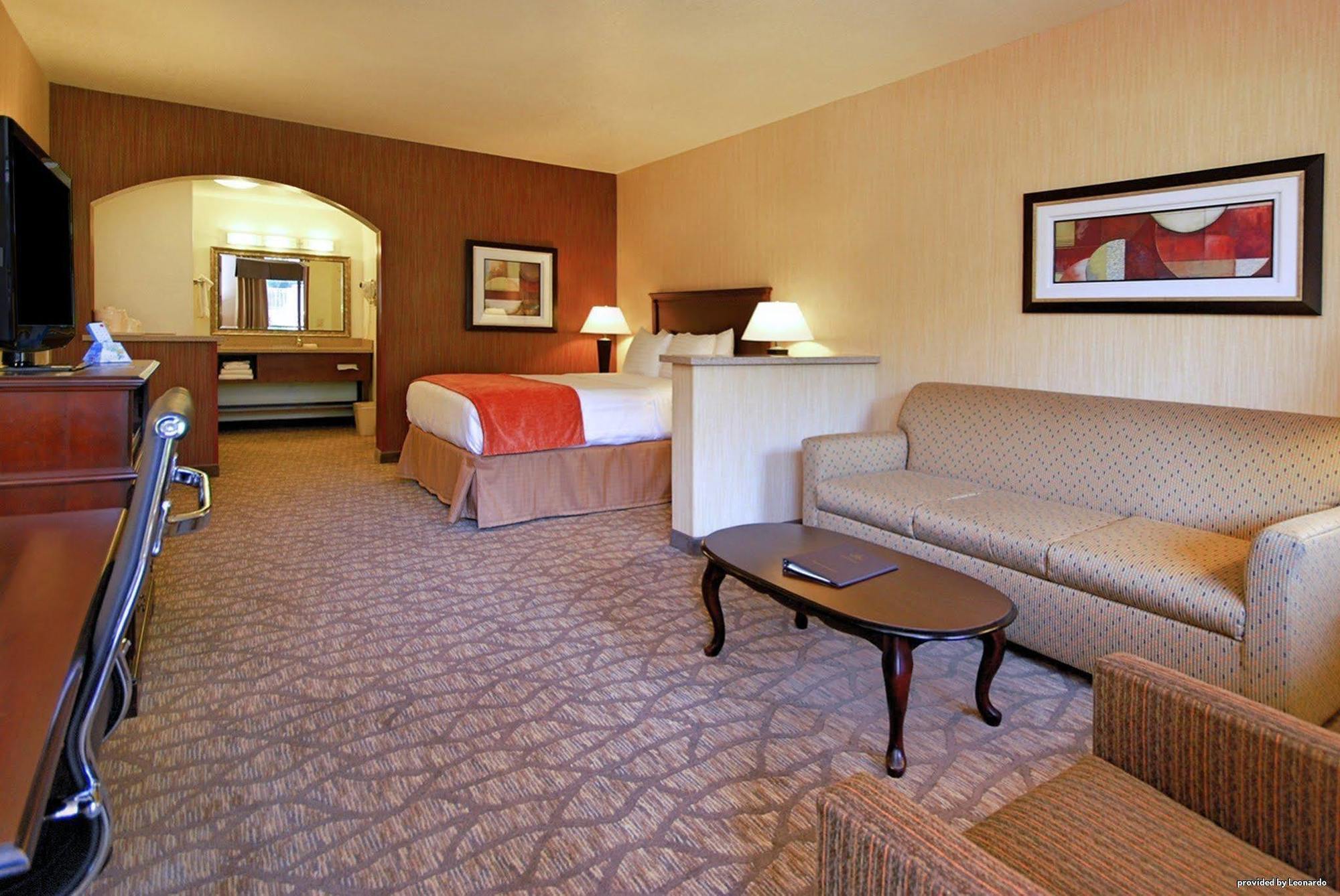 Best Western San Dimas Hotel & Suites Exterior photo